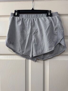 Under Armour HeatGear Women's Medium Gray Loose Fit Shorts with inside pocket
